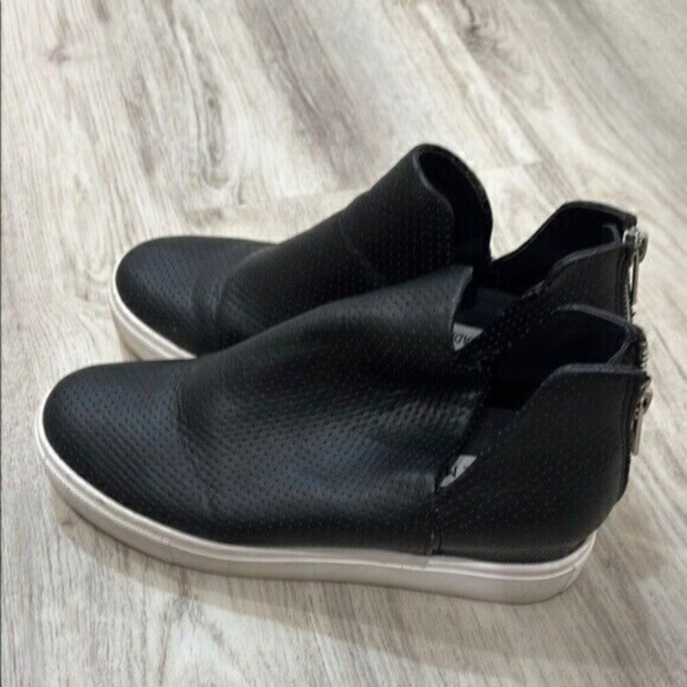 Steve Madden Georgina Black Slip-On Sneakers size 6.5